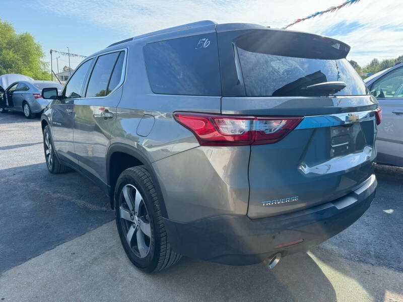 2018 Chevrolet Traverse 3LT photo 3