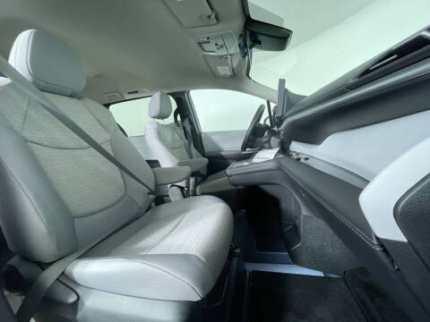 2025 Toyota Sienna LE 8-Passenger