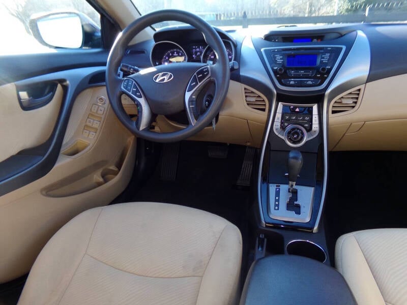 2013 Hyundai Elantra Limited photo 9