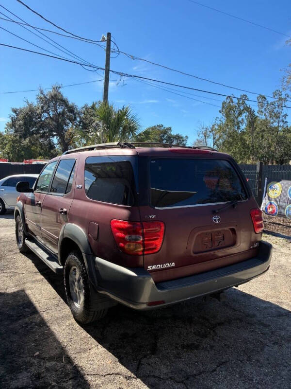 2004 Toyota Sequoia SR5