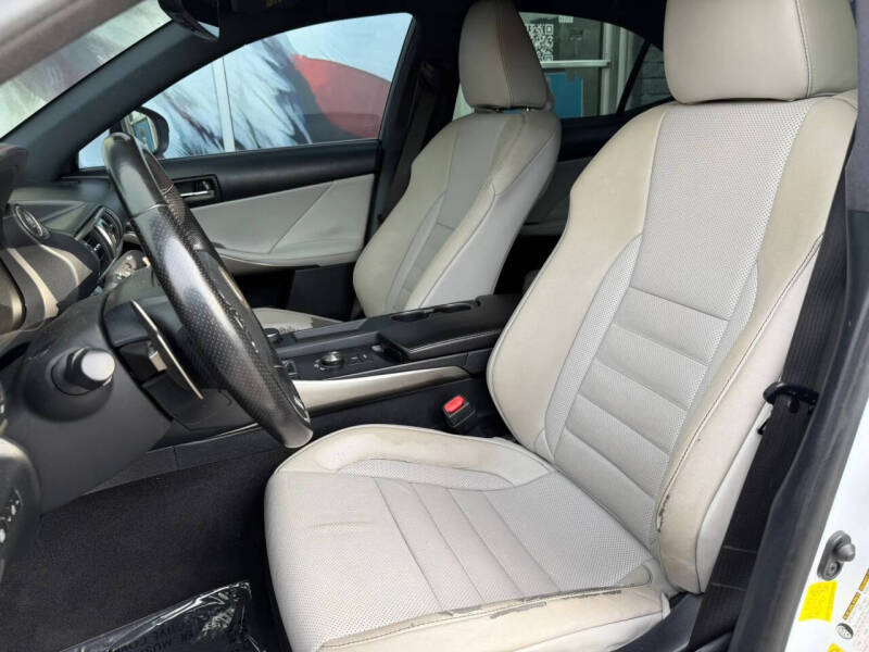 2017 Lexus IS 200t