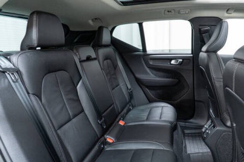 2023 Volvo XC40 B5 Plus Bright Theme