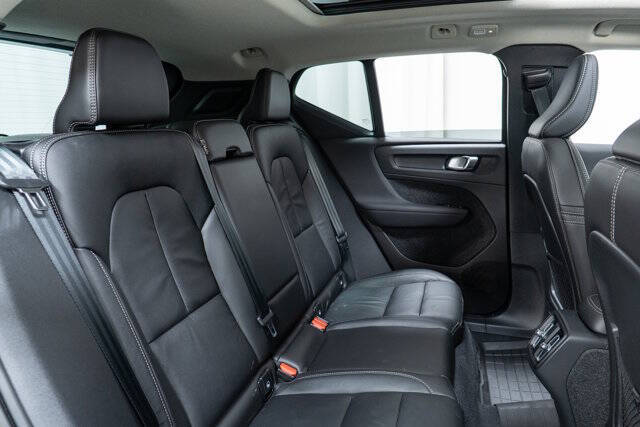 2023 Volvo XC40 B5 Plus Bright Theme