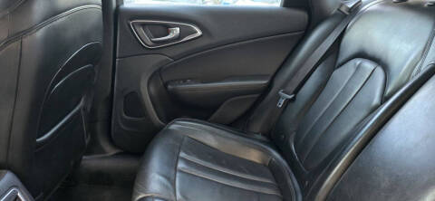 2017 Chrysler 200 Limited Platinum