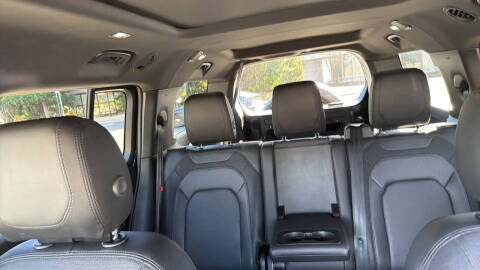 2024 Land Rover Defender 130 P400 X-Dynamic SE