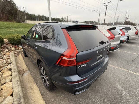2025 Volvo XC60 B5 Plus Dark Theme