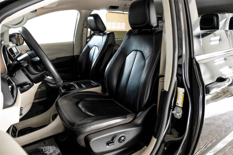 2020 Chrysler Voyager LXi