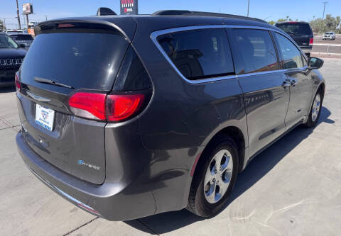 2017 Chrysler Pacifica Hybrid Premium