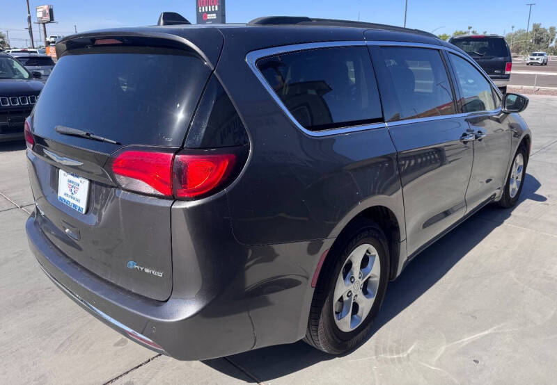 2017 Chrysler Pacifica Hybrid Premium