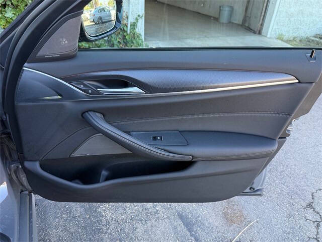 2022 BMW 5 Series 530i