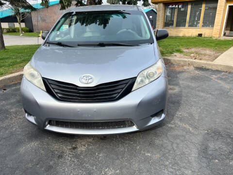 2012 Toyota Sienna for sale at NORTH CHICAGO MOTORS INC in North Chicago IL