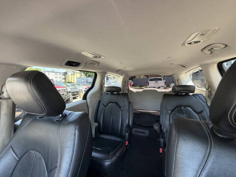 2022 Chrysler Pacifica Touring L