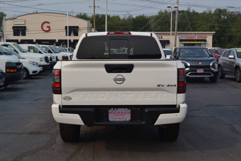 2024 Nissan Frontier SV