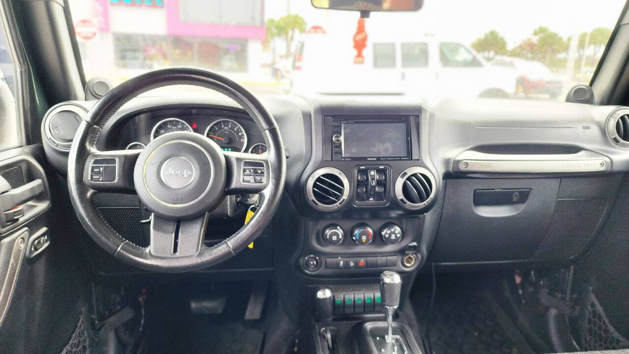 2012 Jeep Wrangler Unlimited  - $17,900