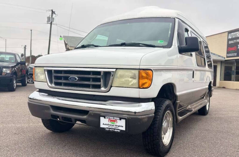 2005 Ford Econoline Van Commercial's photo