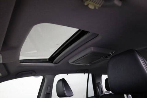 2019 Honda Pilot Touring w/Rear Captain's Chairs