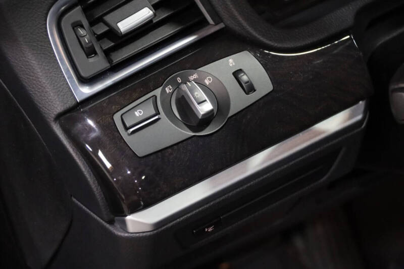 2013 BMW 5 Series 550i xDrive Gran Turismo