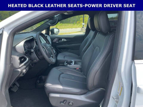 2027 Chrysler Pacifica LX