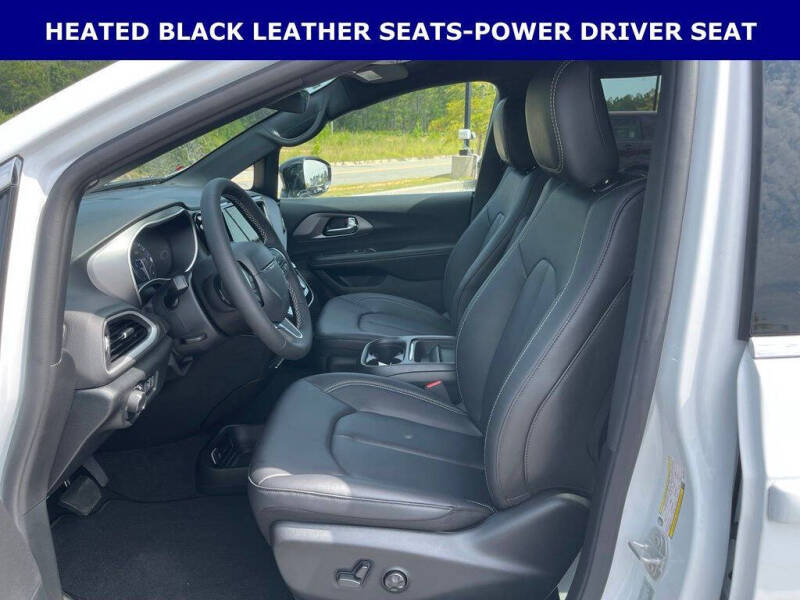 2027 Chrysler Pacifica LX