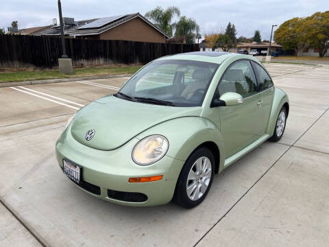 2009 Volkswagen New Beetle for sale at PERRYDEAN AERO AUTO SALES in Sanger CA