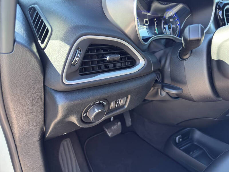 2026 Chrysler Voyager LX
