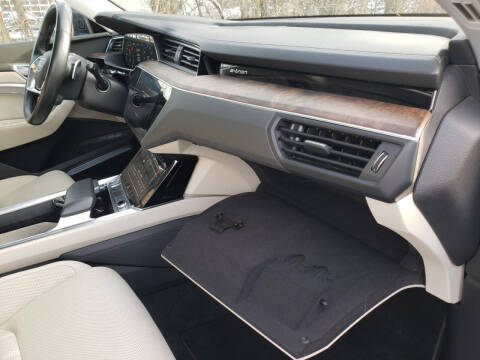 2019 Audi e-tron quattro Prestige