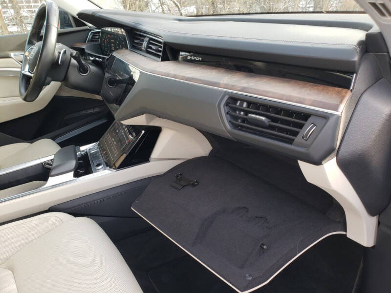 2019 Audi e-tron quattro Prestige