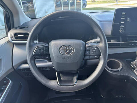 2024 Toyota Sienna LE 8-Passenger