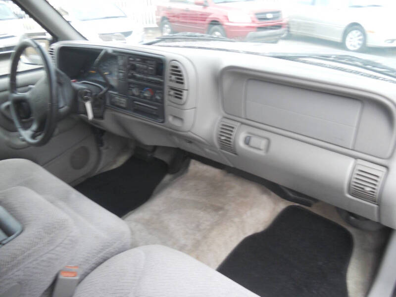 1997 GMC Yukon SLE photo 27