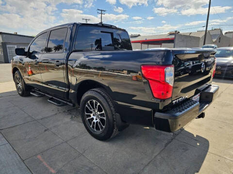 2022 Nissan Titan SV