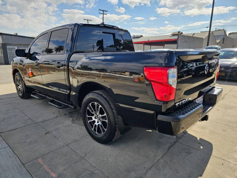 2022 Nissan Titan SV