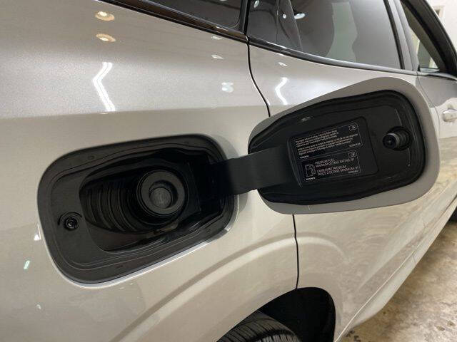 2025 Volvo XC60 B5 Core Dark Theme