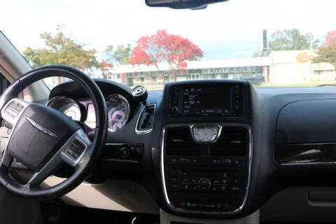 2013 Chrysler Town and Country Touring-L