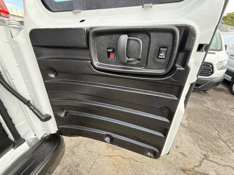 2022 GMC Savana 2500