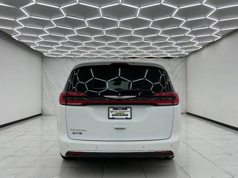 2022 Chrysler Pacifica Touring L