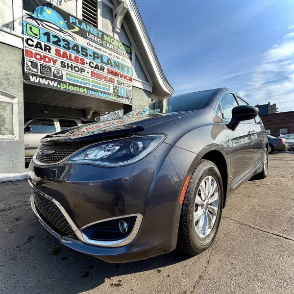 2017 Chrysler Pacifica Touring-L