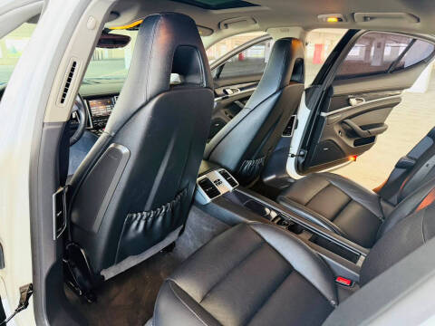 2016 Porsche Panamera Edition