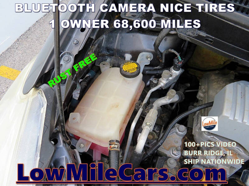 2014 Toyota Prius v Two