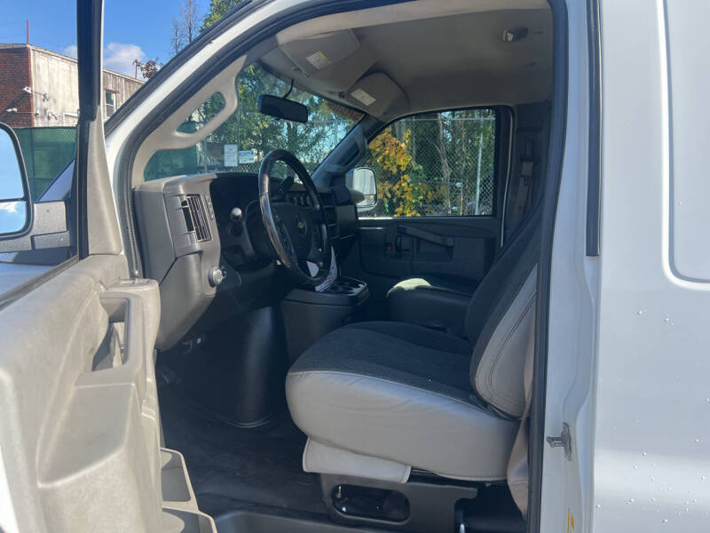 2024 Chevrolet Express 2500