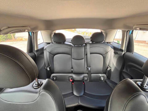 2017 MINI Hardtop 4 Door Cooper