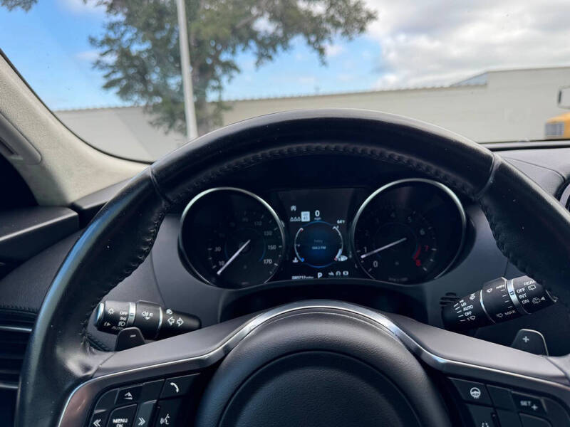 2019 Jaguar F-PACE 30t Prestige