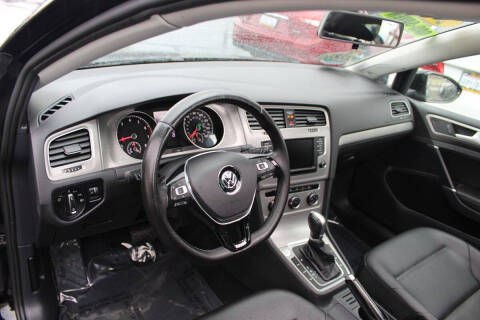 2017 Volkswagen Golf SportWagen