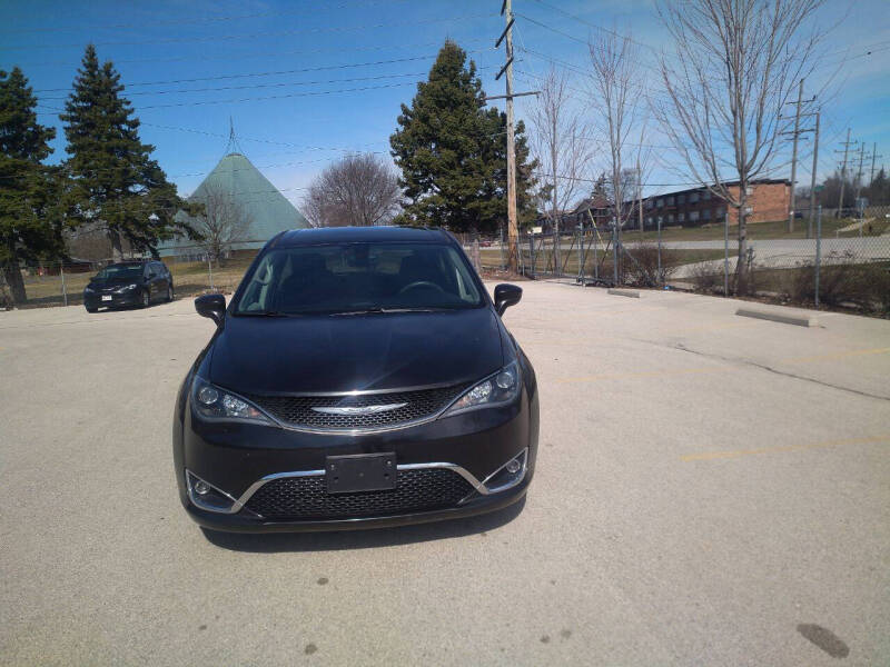 2017 Chrysler Pacifica Touring-L