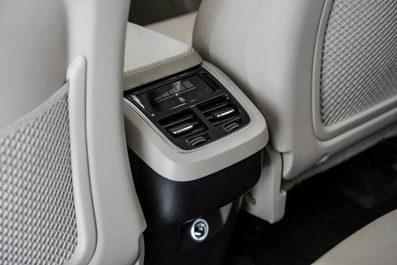 2020 Volvo XC90 T5 Momentum