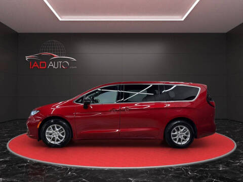 2025 Chrysler Pacifica Select