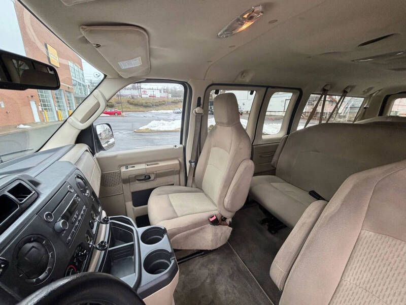 2013 Ford E-Series E-350 SD XLT