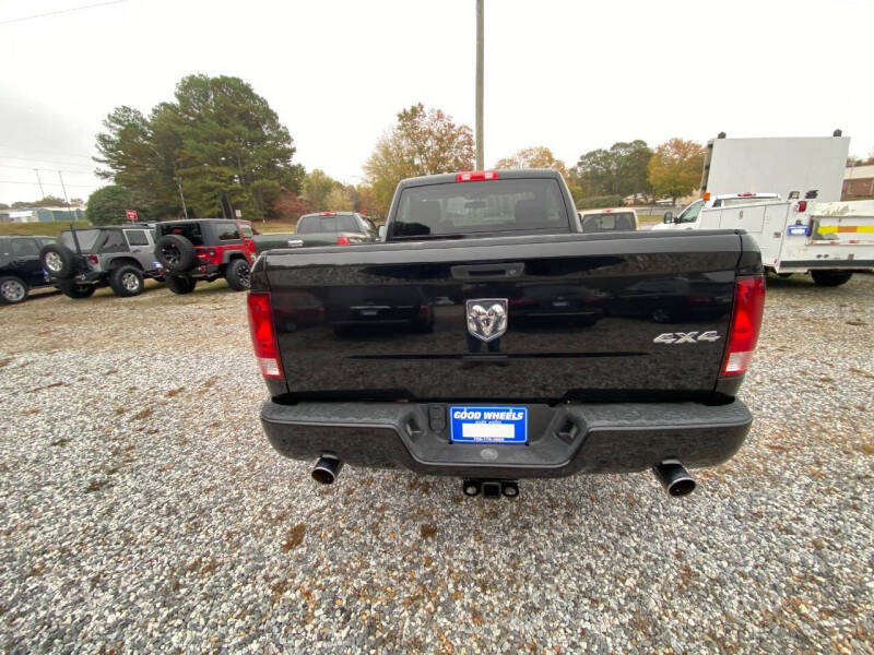 2011 RAM Ram 1500 Pickup Sport photo 4