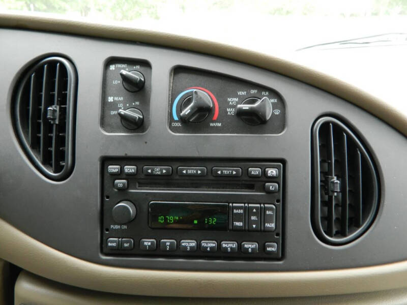 2008 Ford E-Series E-350 SD XLT
