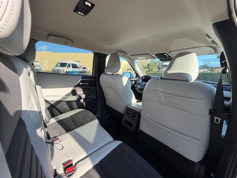 2025 Mitsubishi Outlander SE