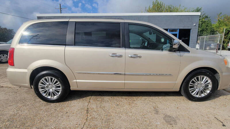 2013 Chrysler Town and Country Touring-L
